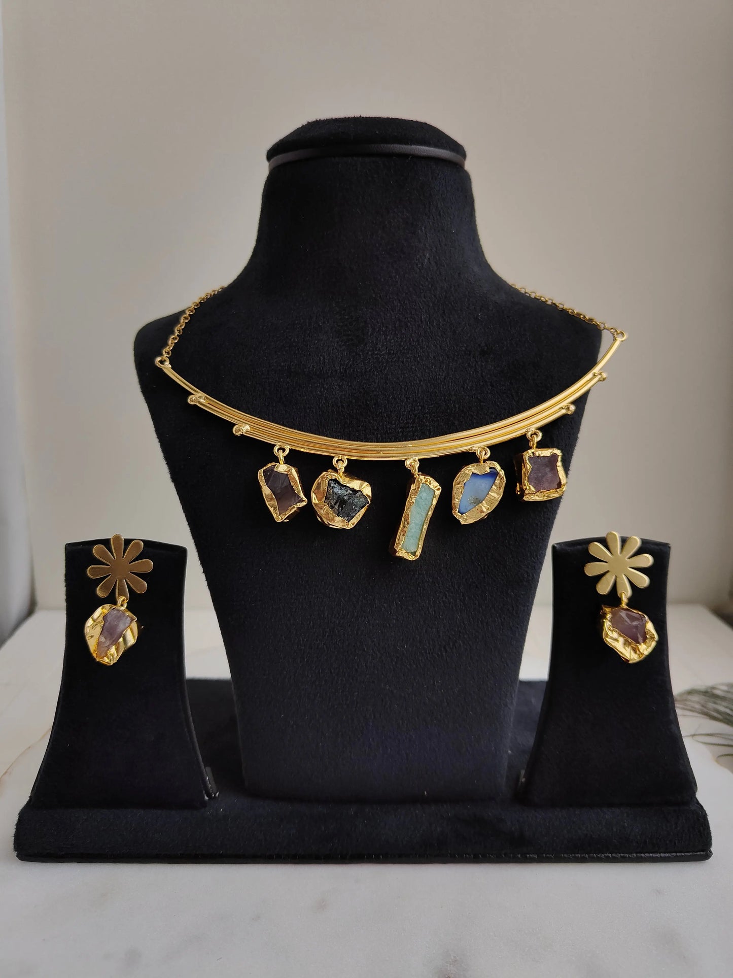 Elegant Jiya stone necklace - The Ornate Gleam Jewellery