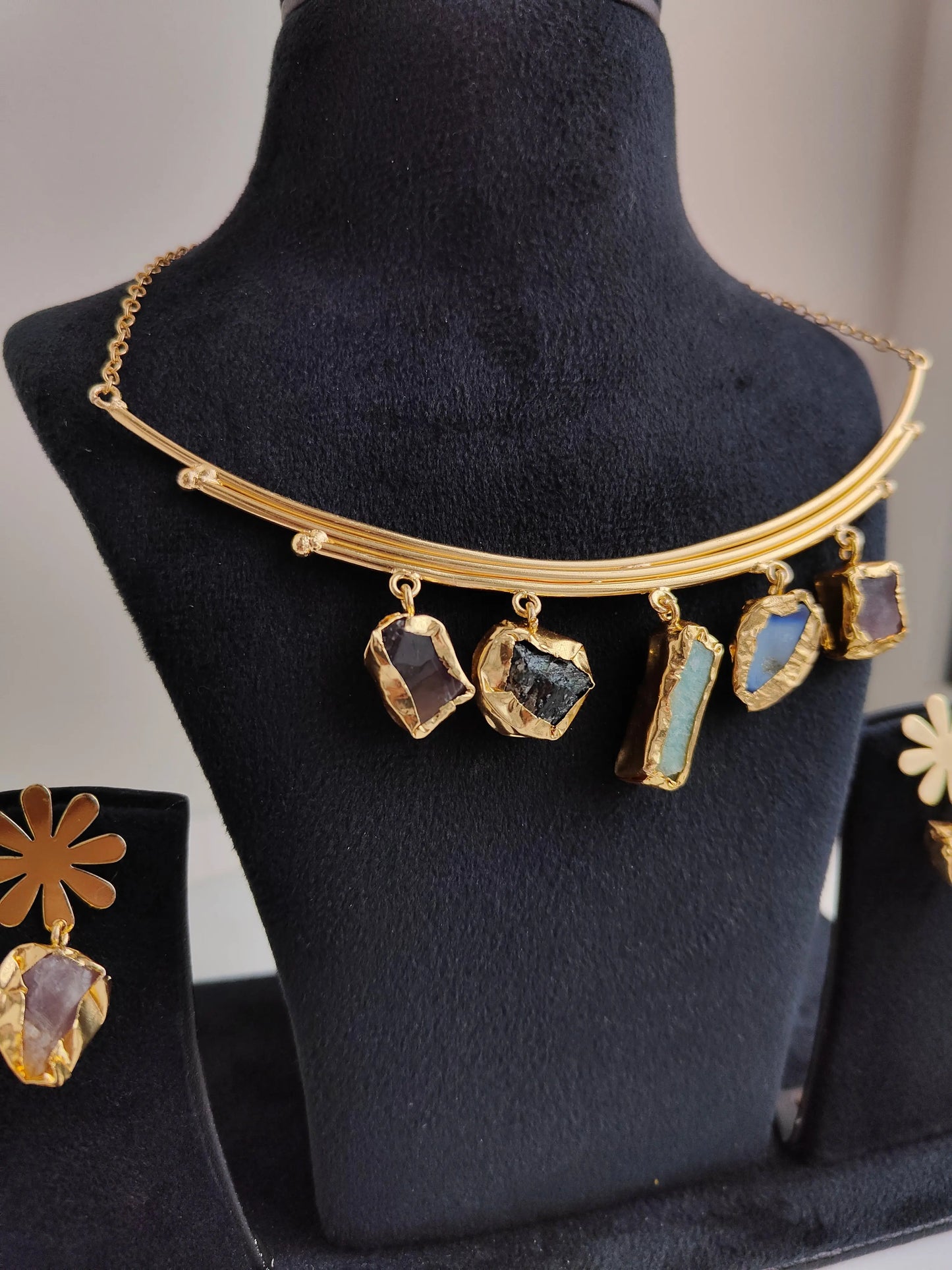 Elegant Jiya stone necklace - The Ornate Gleam Jewellery