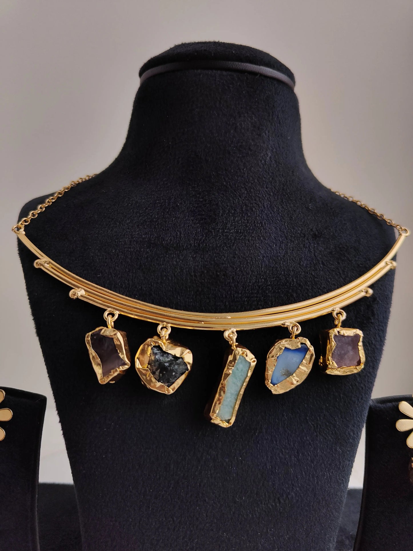 Elegant Jiya stone necklace - The Ornate Gleam Jewellery