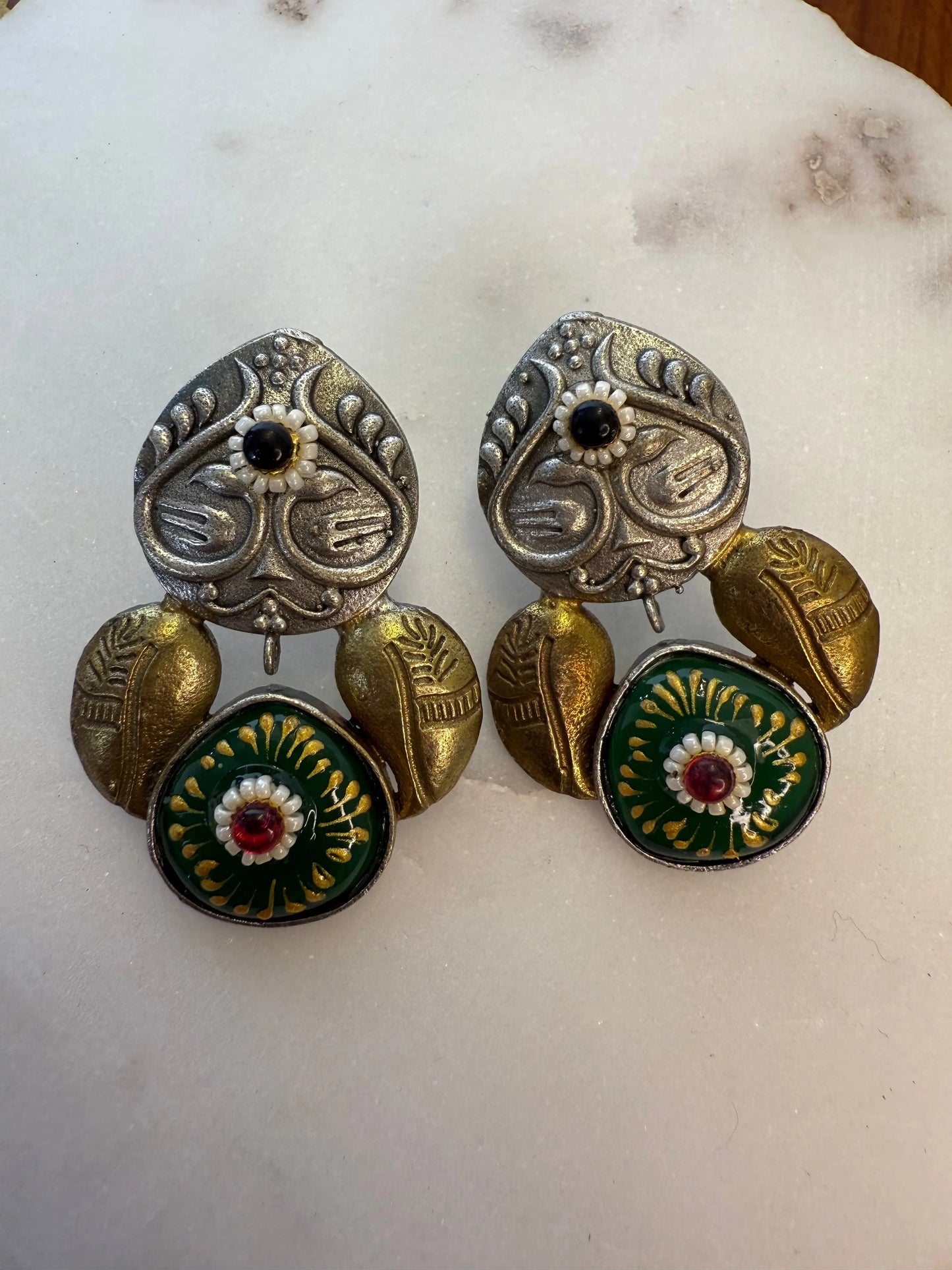 Dual tone studs KH