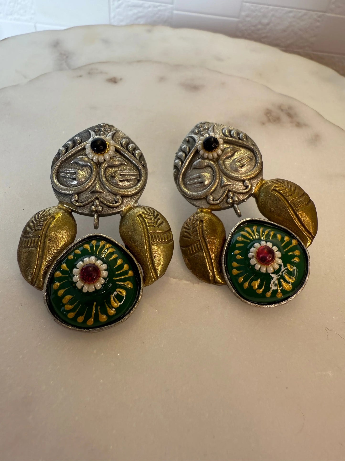 Dual tone studs KH