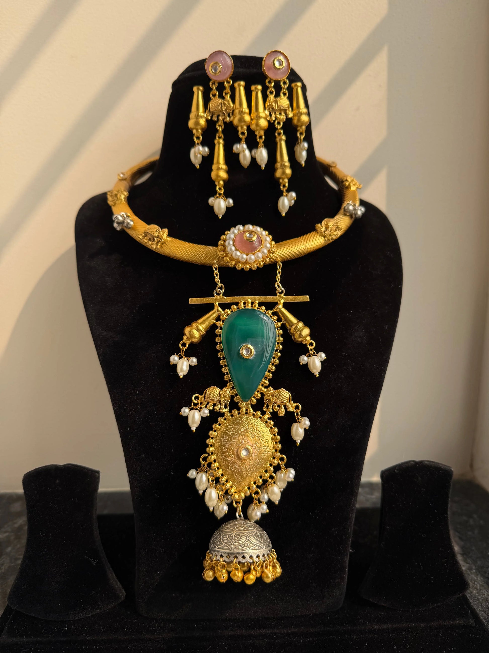 Anika Golden Hasli necklace set KH