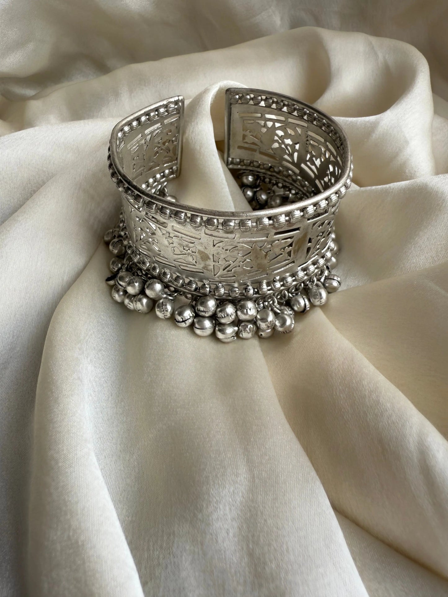 Silver tone ghungroo kada KH