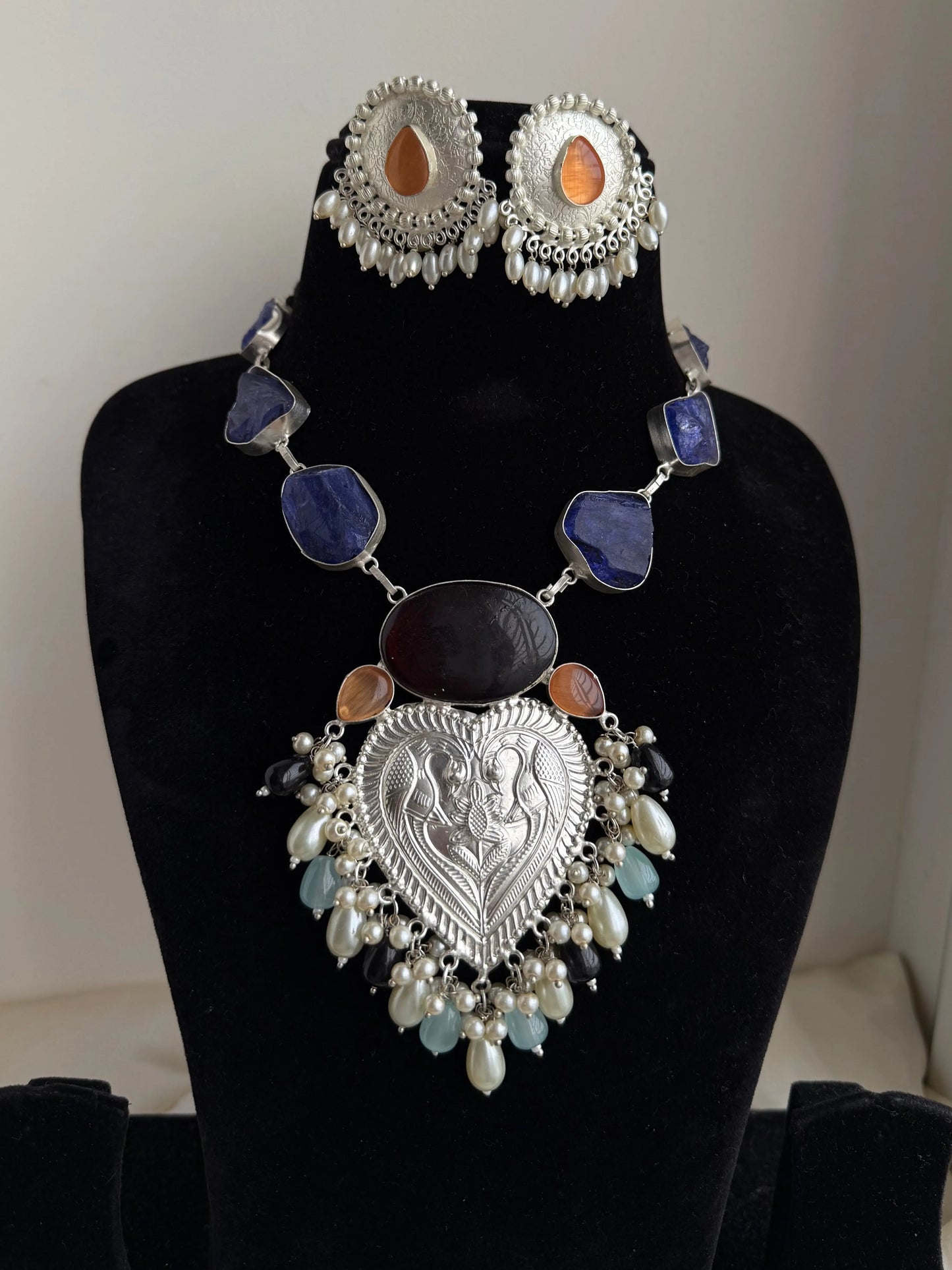 Suhana silver tone necklace set KH