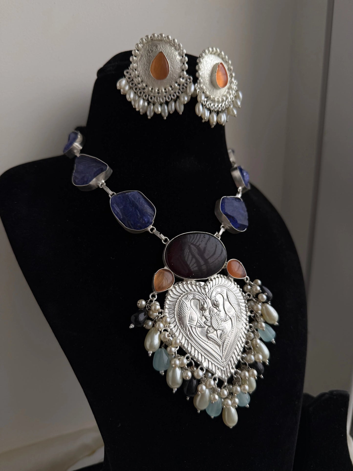 Suhana silver tone necklace set KH