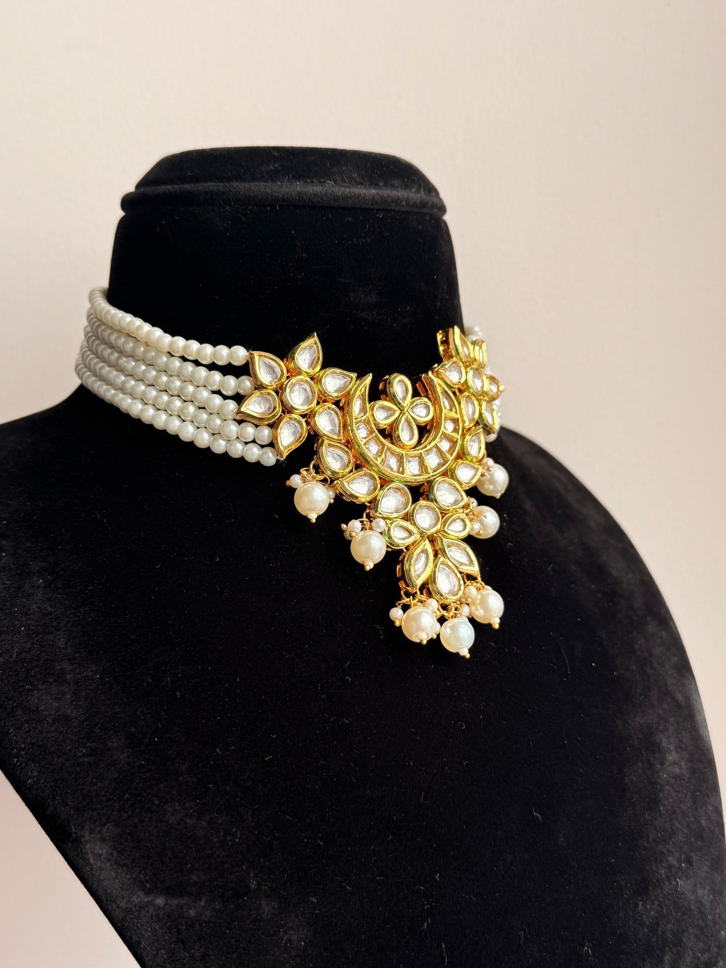 Sitara Pearl and Kundan choker set