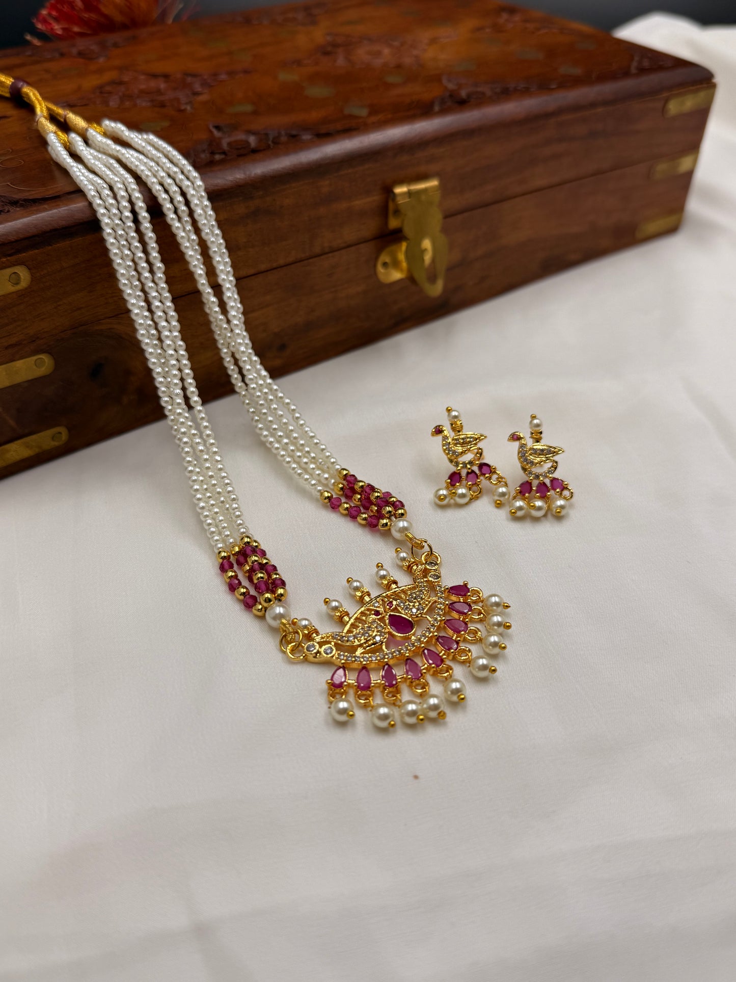 Pihu Short Tanmani Necklace set