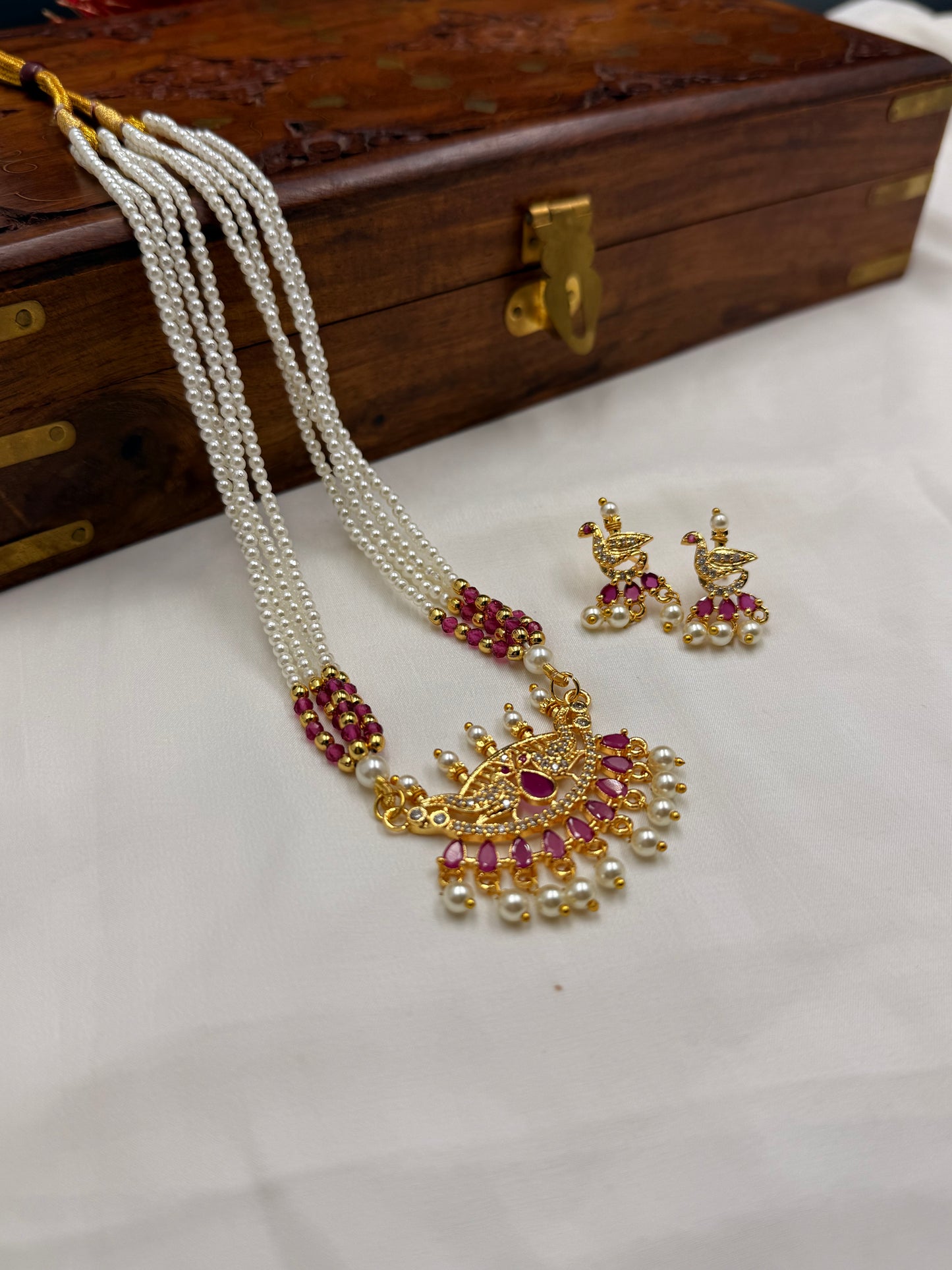 Pihu Short Tanmani Necklace set
