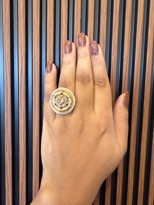 Pearl and diamonds Finger ring