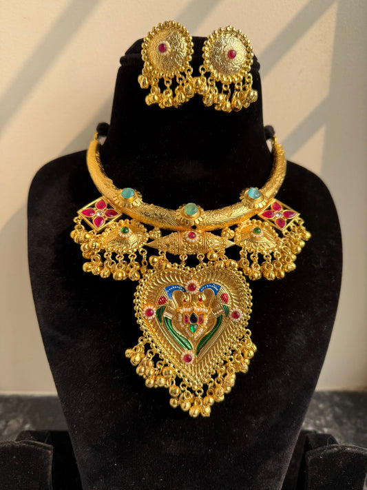 Ashna Gold tone hasli necklace set KH