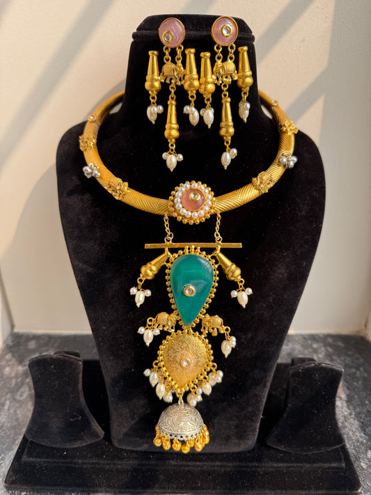 Anika Golden Hasli necklace set