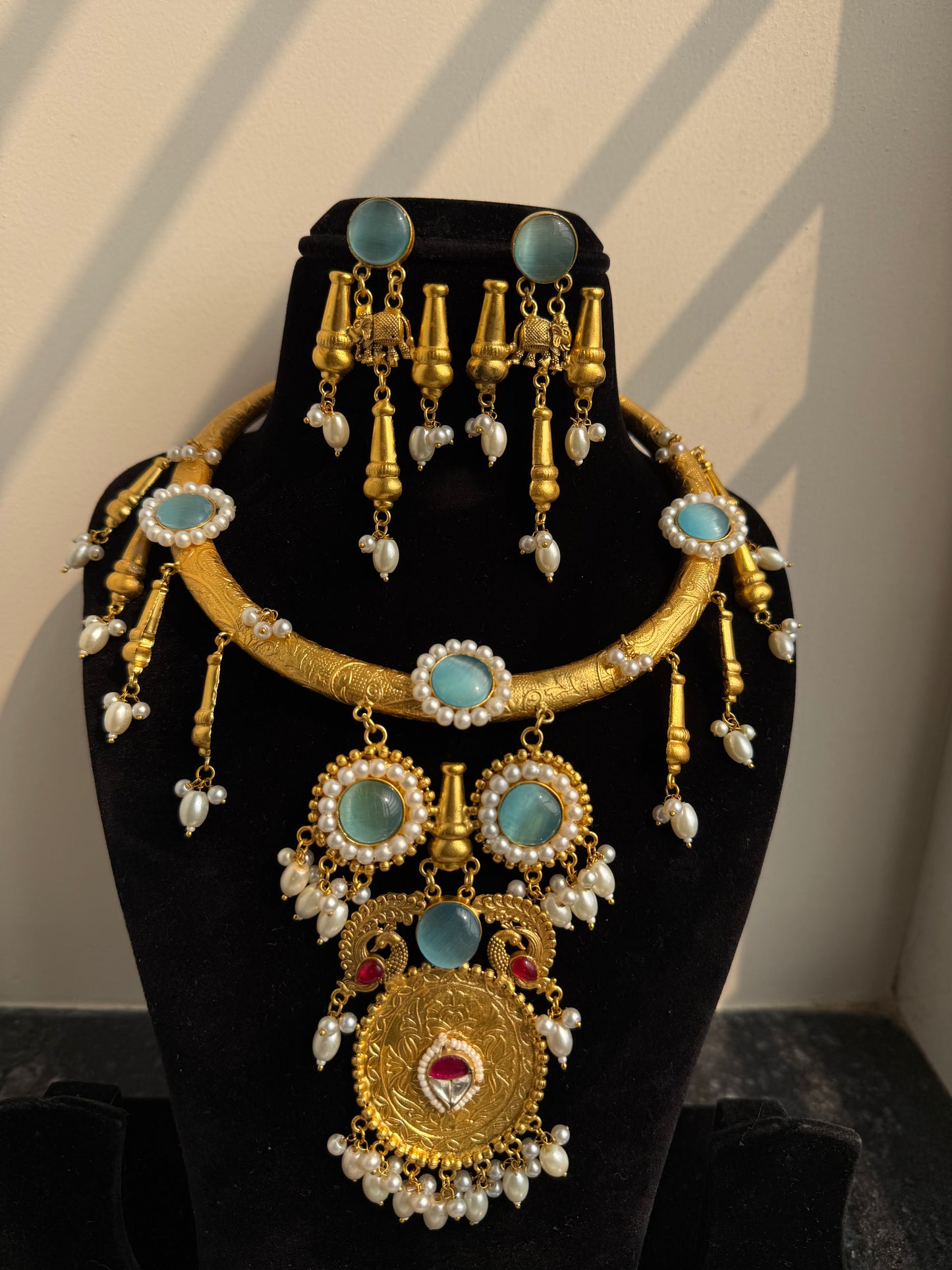 Garima Hasli necklace set