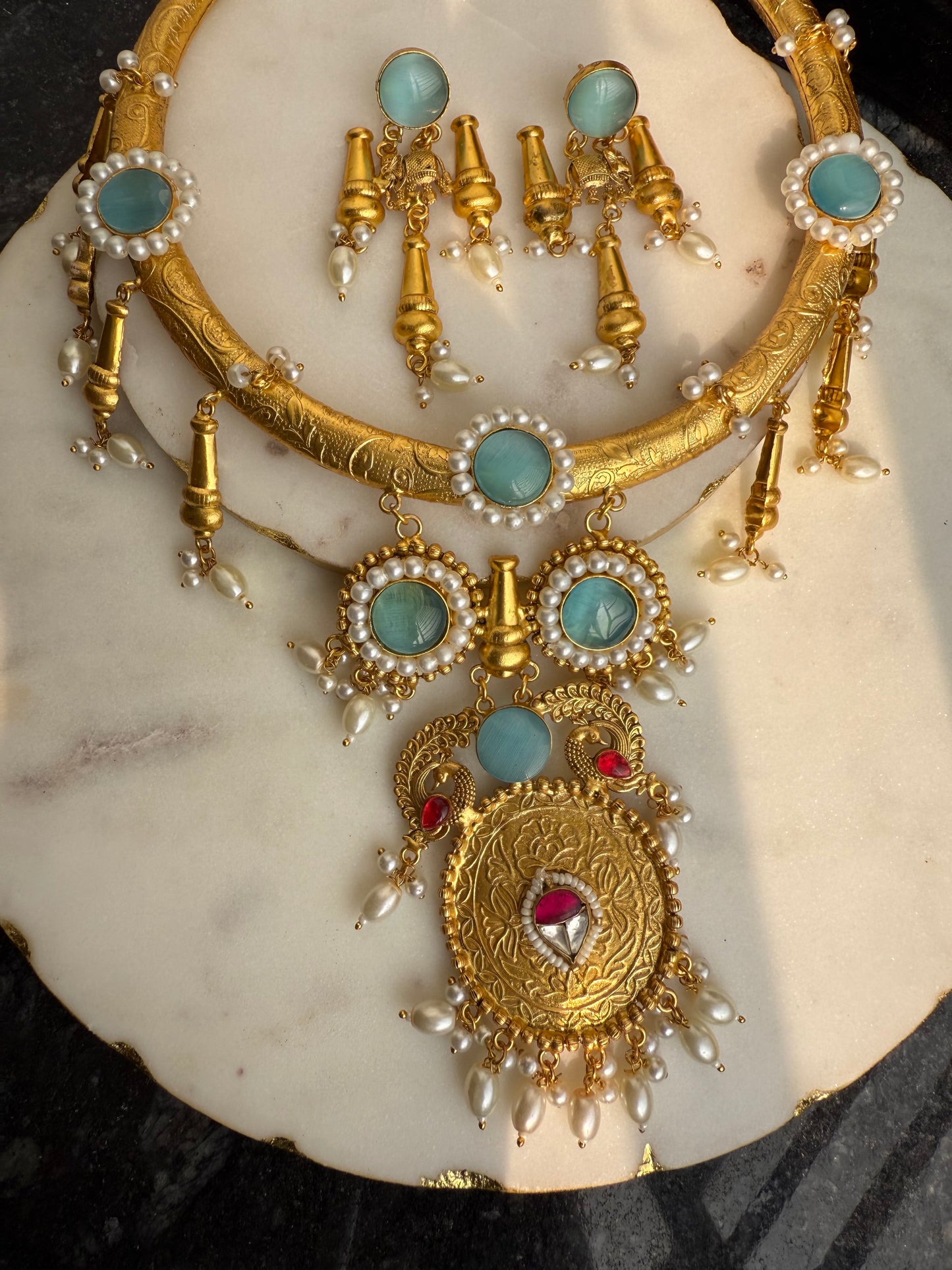 Garima Hasli necklace set