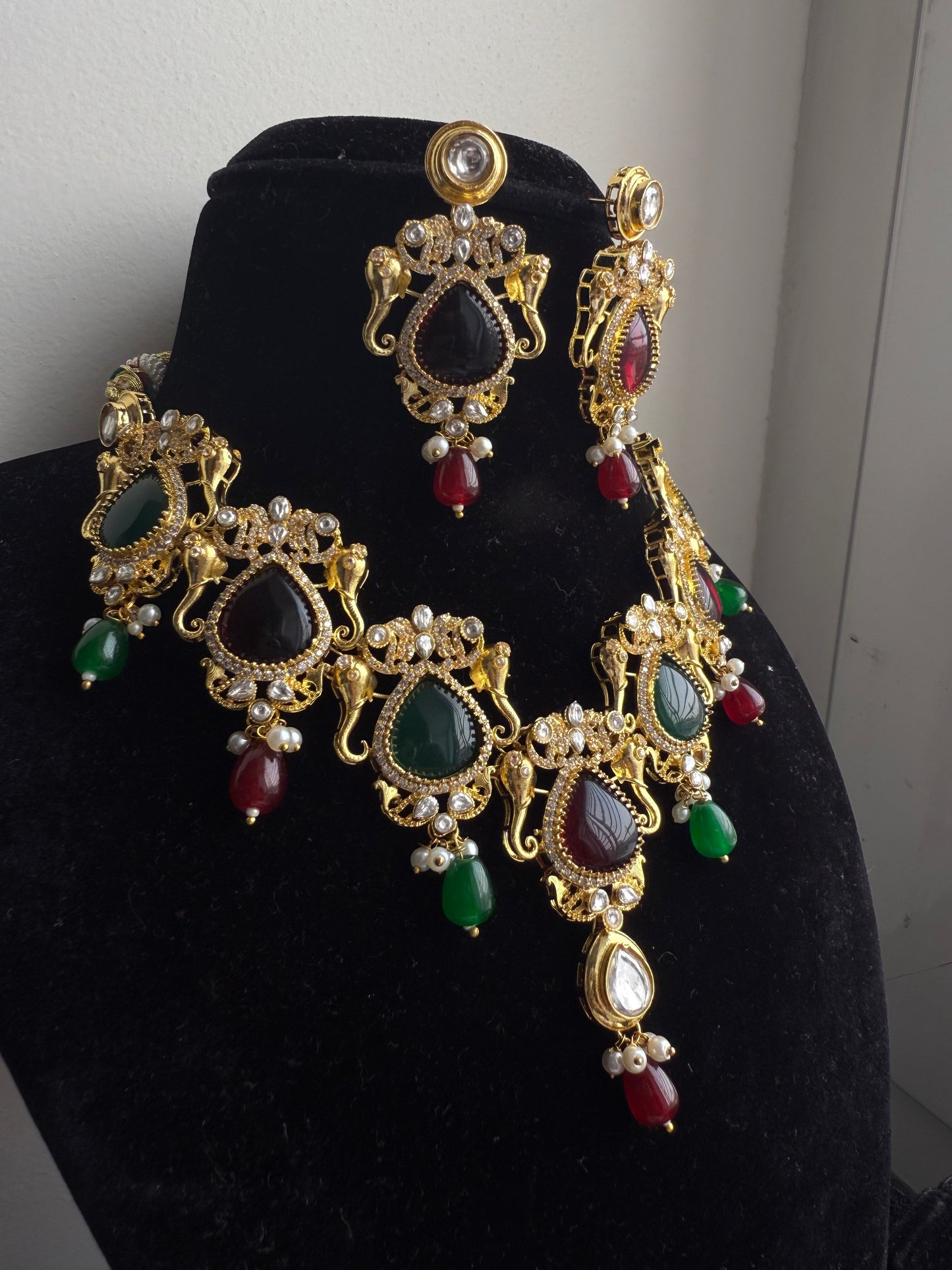 Green and red necklace set